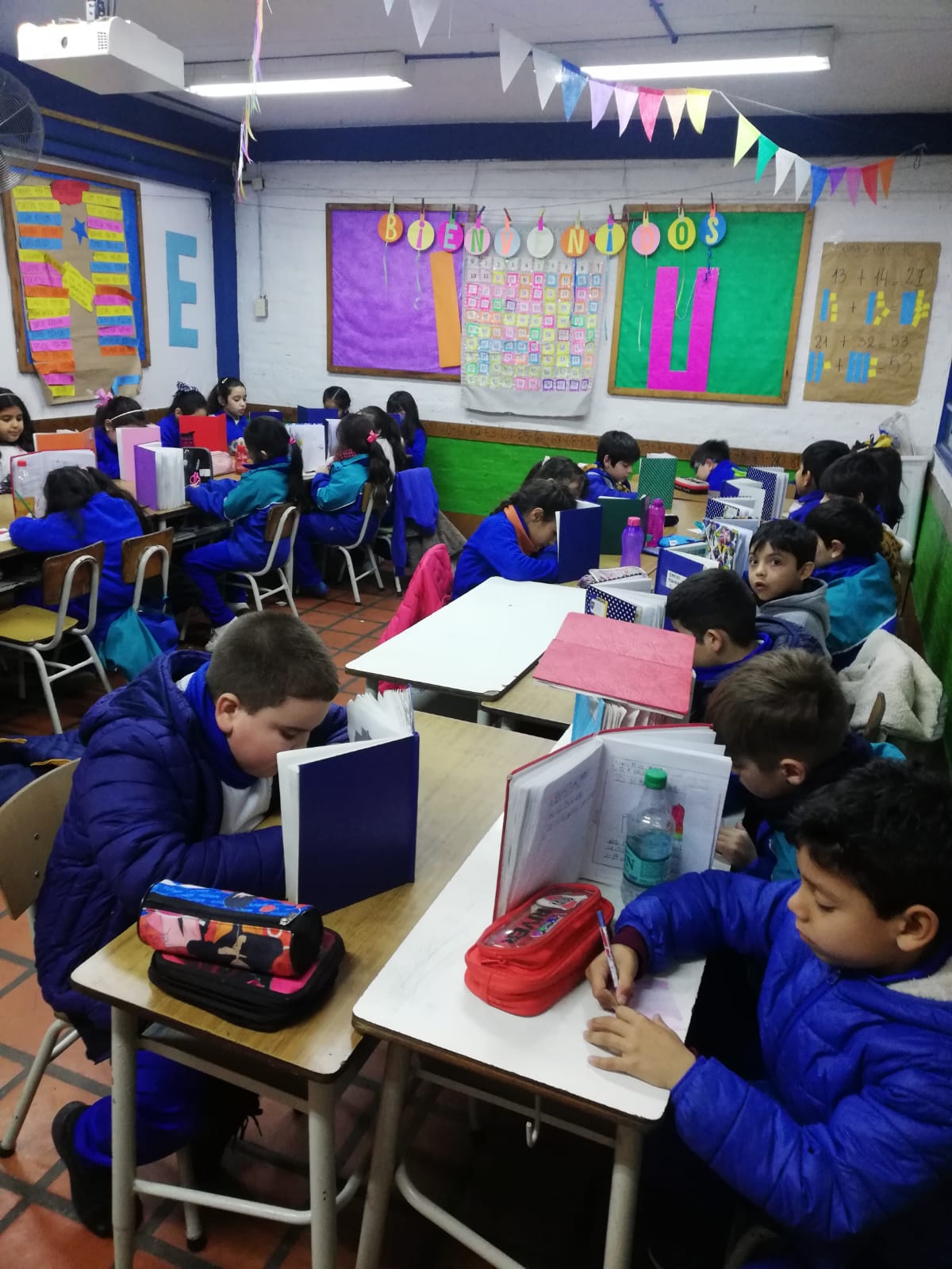 alumnos en el aula